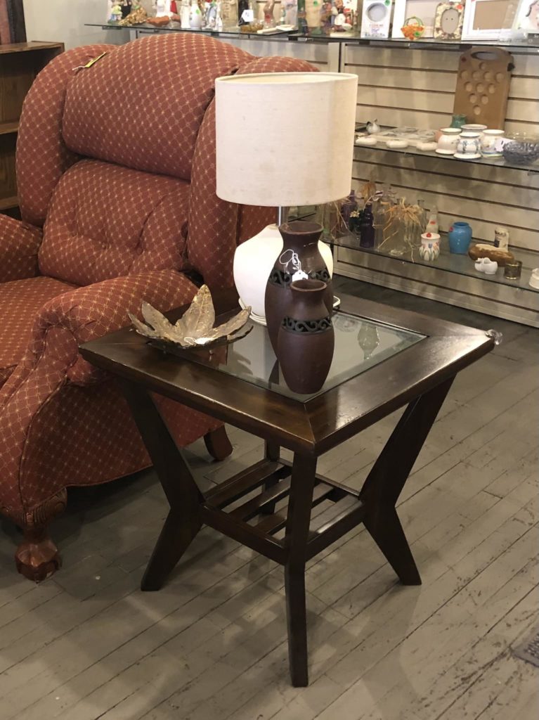 This beautiful end table