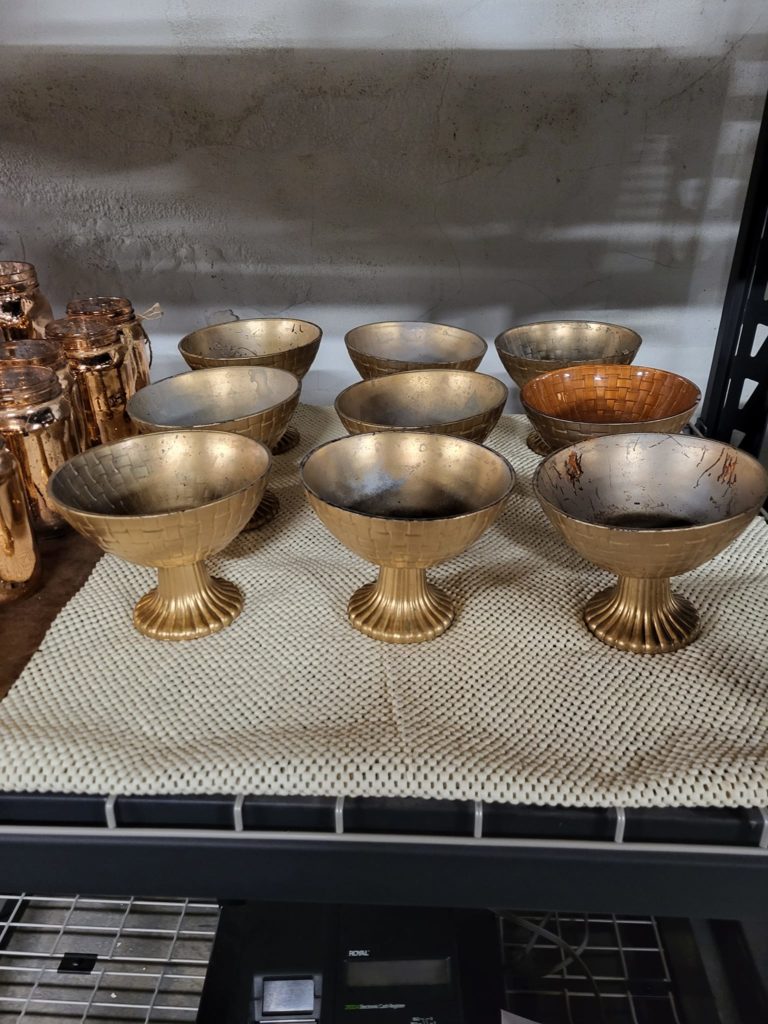 Pedestal bowls